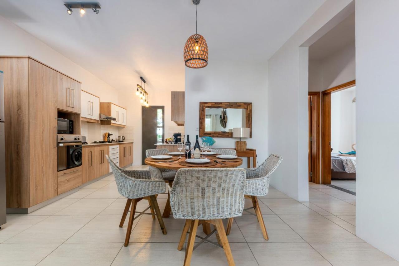 West Wood Holiday Apartment, C6 - Flic En Flac With Pool At A Quiet Location, Beautifully Decorated And Close To The Beach エクステリア 写真