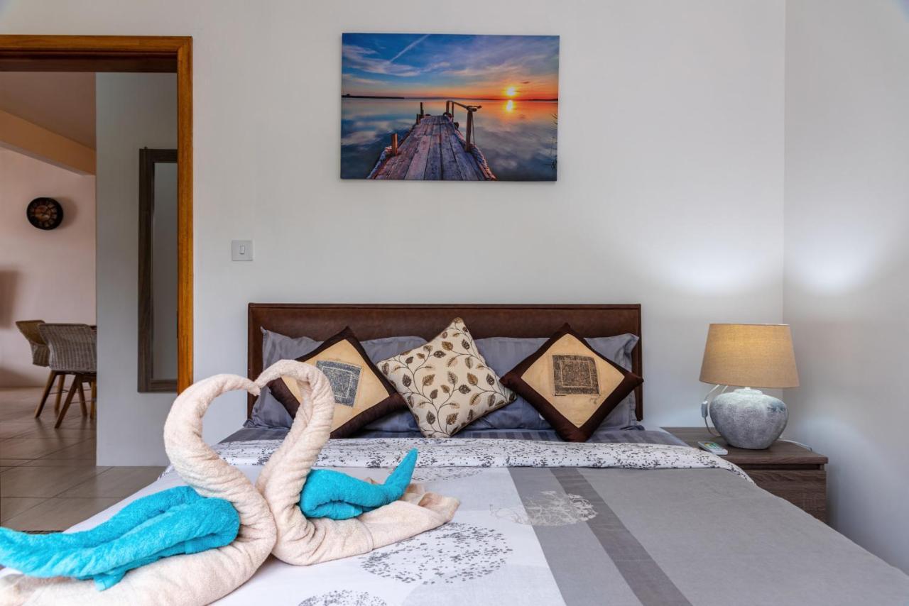 West Wood Holiday Apartment, C6 - Flic En Flac With Pool At A Quiet Location, Beautifully Decorated And Close To The Beach エクステリア 写真