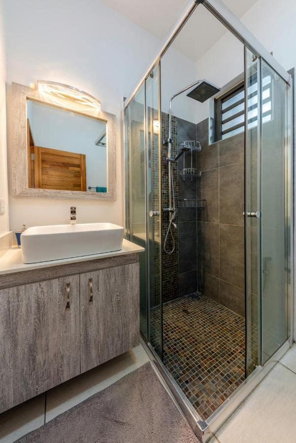 West Wood Holiday Apartment, C6 - Flic En Flac With Pool At A Quiet Location, Beautifully Decorated And Close To The Beach エクステリア 写真