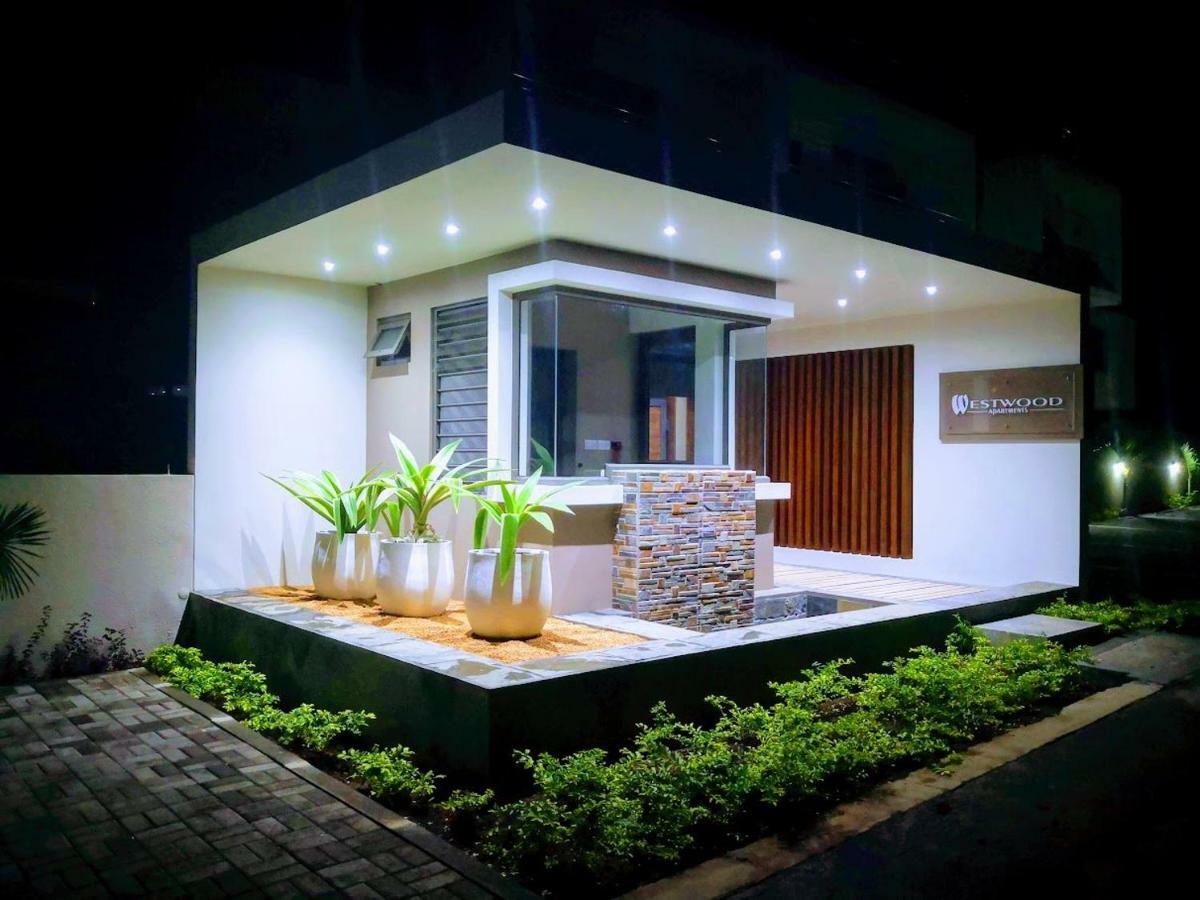 West Wood Holiday Apartment, C6 - Flic En Flac With Pool At A Quiet Location, Beautifully Decorated And Close To The Beach エクステリア 写真